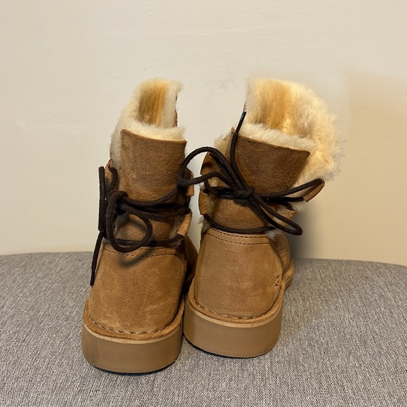 UGG Niayah Back Lace Boots - Picture 4 of 8